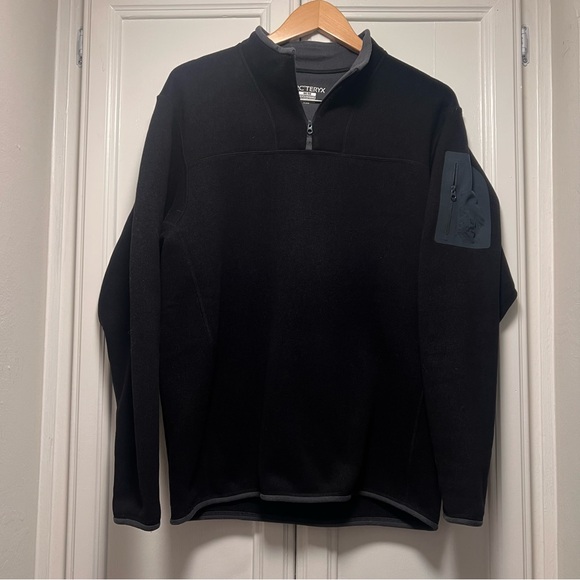 Arc’teryx 1/4 Zip Black Pullover Fleece Mens Medium Polartec Camping Hiking Warm - Picture 1 of 6